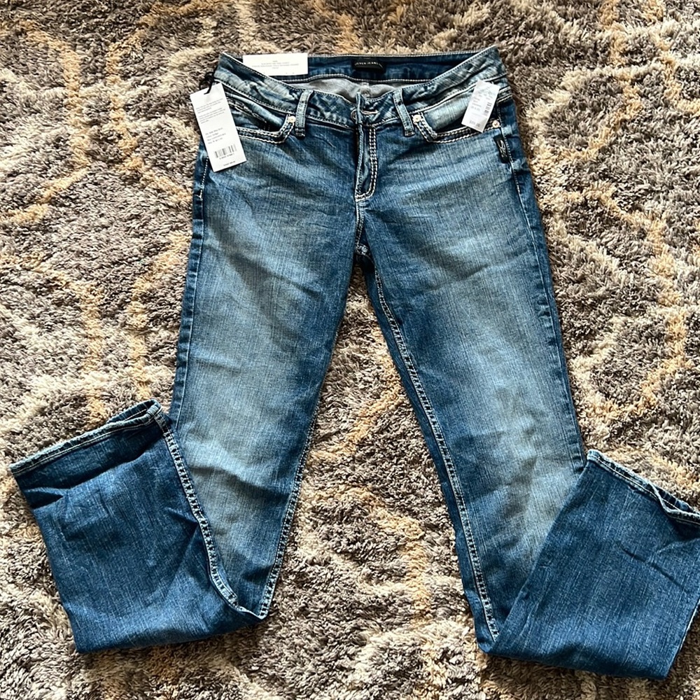 Silver Jeans. Suki mid rise, slim bootcut. New with tags. Size 29 x 33.